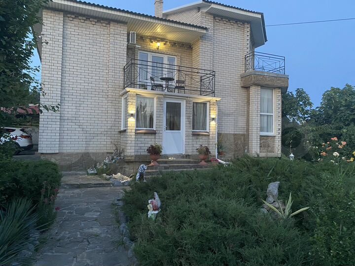 Дом 200 м² на участке 8 сот.