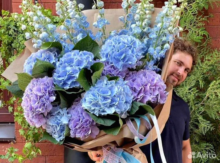 Букет из 53 гортензий
