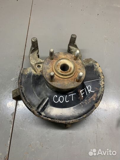 Поворотный кулак правый Mitsubishi Colt