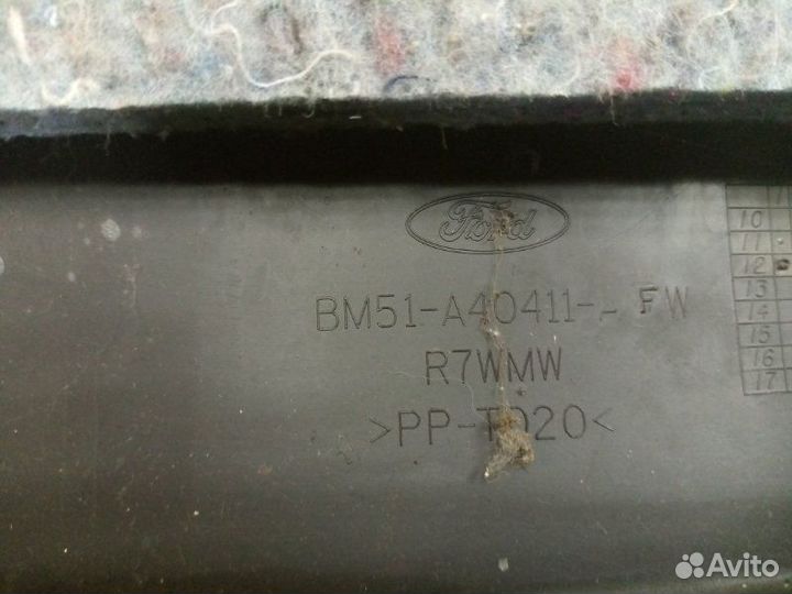 Обшивка крышки багажника Ford Focus CB8 pnda 2012