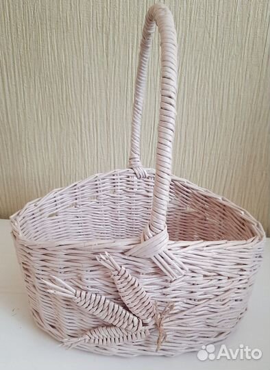 Корзина плетеная из бумажной лозы