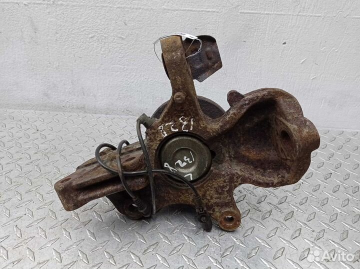 Кулак поворотный левый Mercedes Sprinter W906