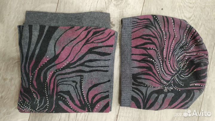 Пуховик женский 42-44 шапка и шарф в подарок