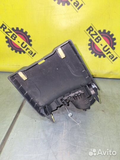 Подстаканник Toyota Corolla Е150 1.6