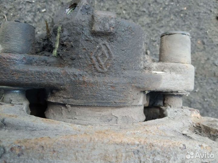 Тормозные суппорта Renault Fluence 2010 года