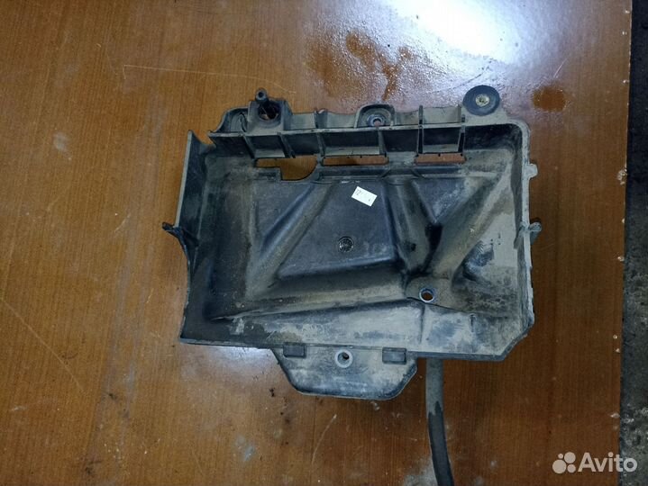 Площадка АКБ Skoda Fabia 2