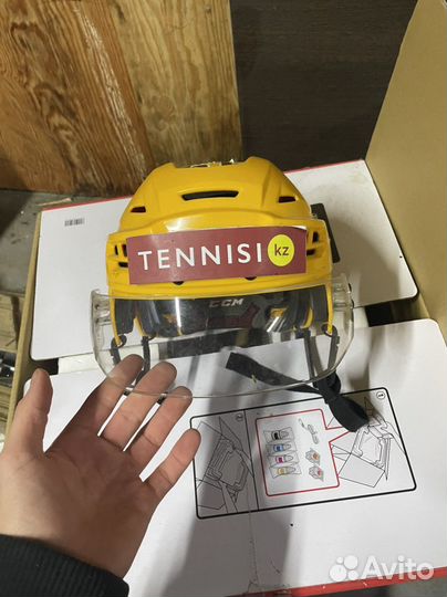 Хоккейный шлем