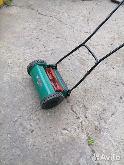 Ручная газонокосилка механическая