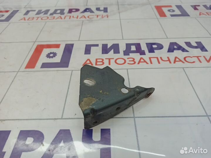 Кронштейн крепления крыла правый Volkswagen Touareg (GP) 7L6821152B