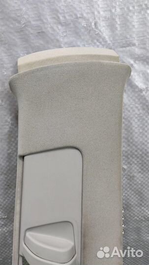 Обшивка правой стойки Lexus RX400H 2007