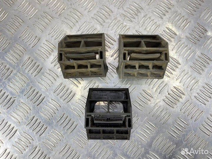 Кронштейн радиатора Bmw 5 Е60 N52B30 2005