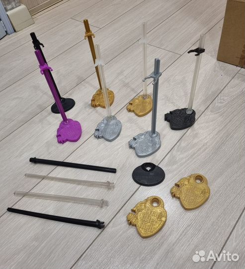 Подставка для кукол Эвер Афтер Хай и Монстр Хай