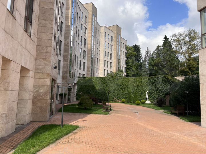 3-к. квартира, 100 м², 4/6 эт.