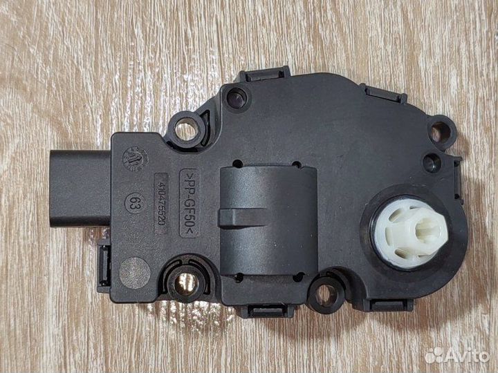 Моторчик заслонки печки Bmw 5 F10 N63B44 2011