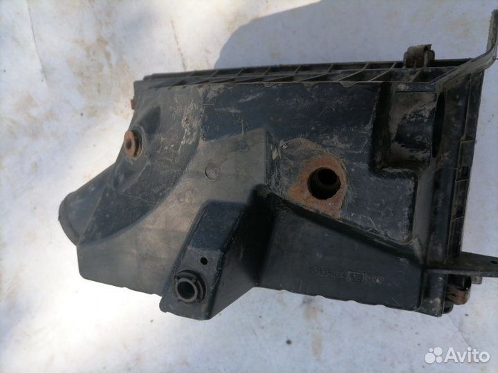 Корпус воздушного фильтра Nissan Primera P11 2.0