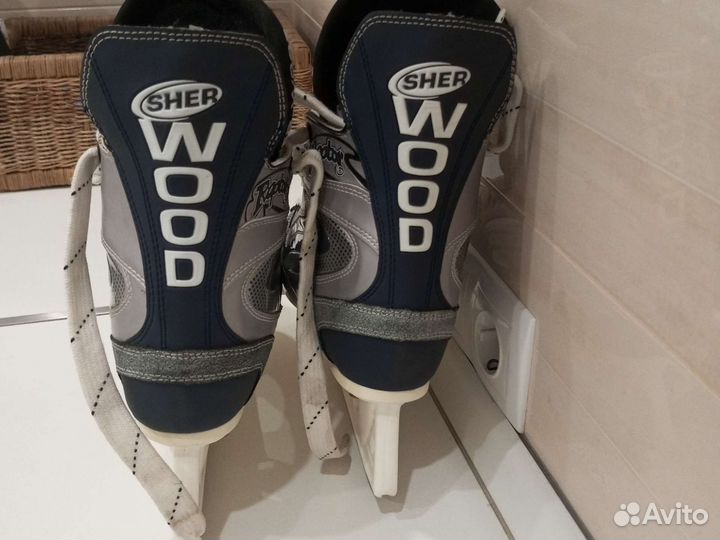 Коньки хоккейные