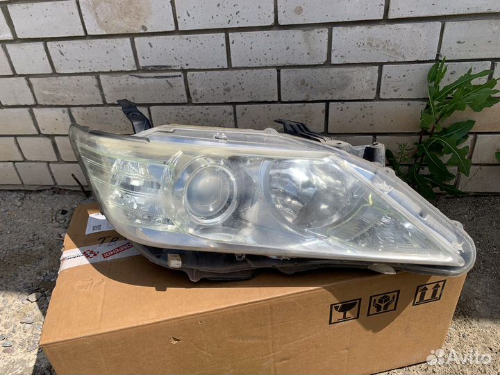 Фара правая Toyota Camry v50 ксенон орига