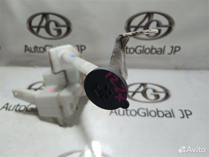 Бачок стеклоомывателя Nissan Leaf ZE0 EM61 2011