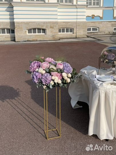 Аренда свадебного декора стойки арки