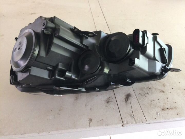 Фара правая VW Golf/2009