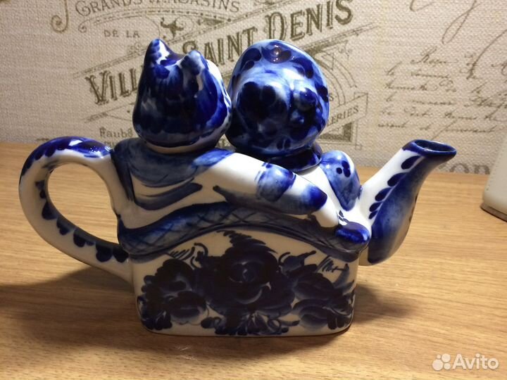 Коллекционный чайник Гжель « Коты на свидании»