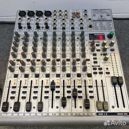 Микшерный пульт Behringer Eurorack UB1622FX-Pro