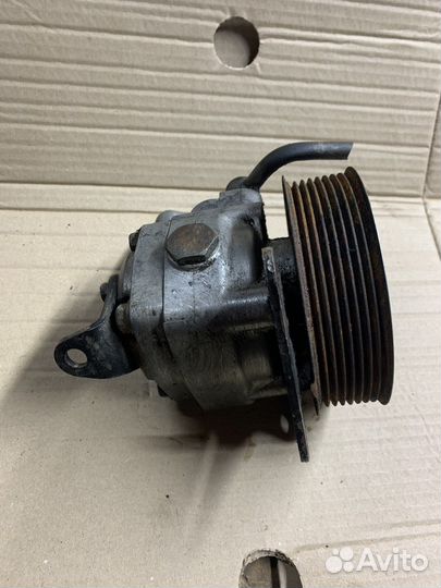 Насос гур Land Rover Discovery 3 L319 2.7