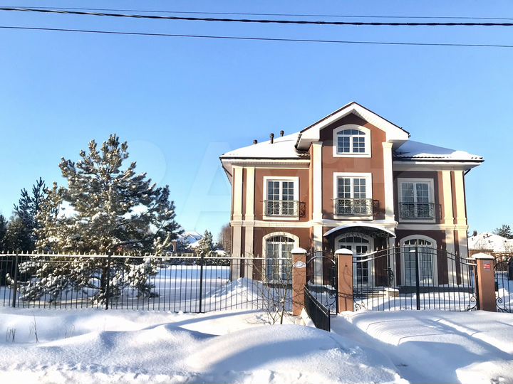 Коттедж 292 м² на участке 15 сот.