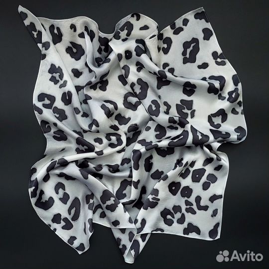 Платок Снежный барс из шелка