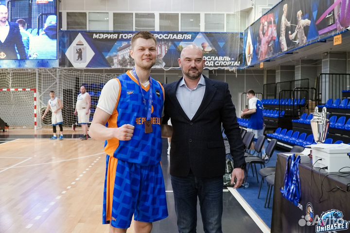 Тренер по баскетболу