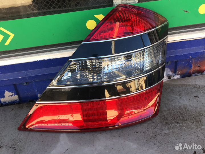 Фонарь правый оригинал Мерседес s221 w221