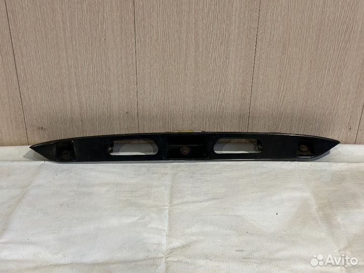 Накладка крышки багажника hyundai Accent 2 дефект