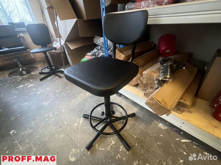 Стул лабораторный винтовой YI601