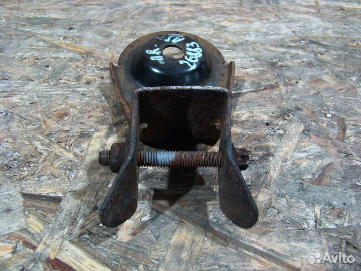 Opel Astra J Кронштейн усилителя переднего бампера