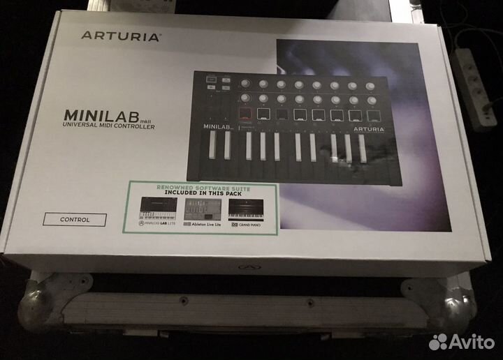Arturia minilab mk2 inverted keys black edition