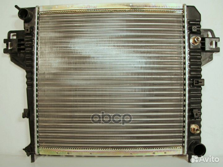 301017P Радиатор охлаждения Jeep Liberty KJ / K