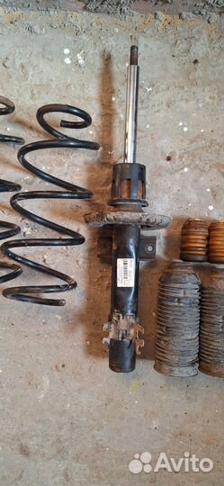 Передий амортизатор фольцваген поло седан