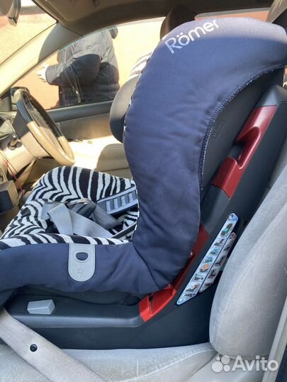 Britax Roemer SafeFix Plus зебра