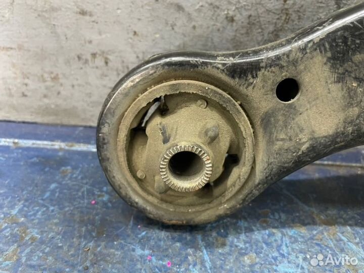 Рычаг нижний передний правый Toyota Camry V40