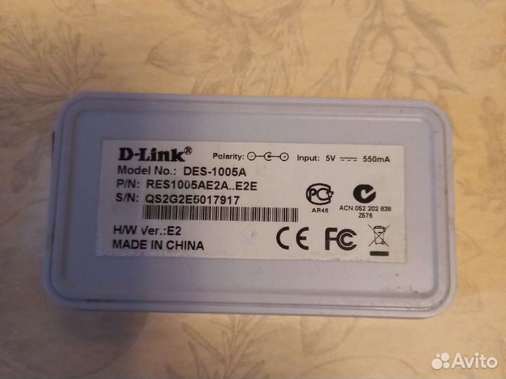 Коммутатор D-Link DES-1005A и блок питания