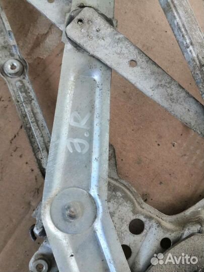 Стеклоподъемник задний правый тойота ипсум 10