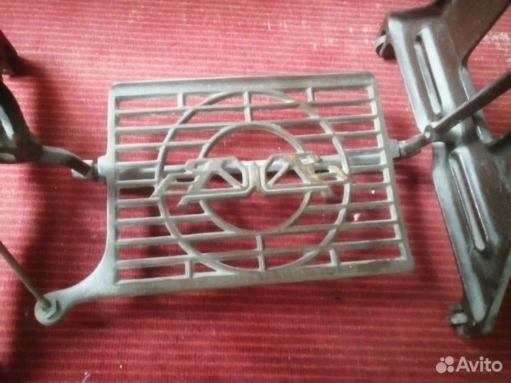 Швейная машинка антиквариат Золотой тигр