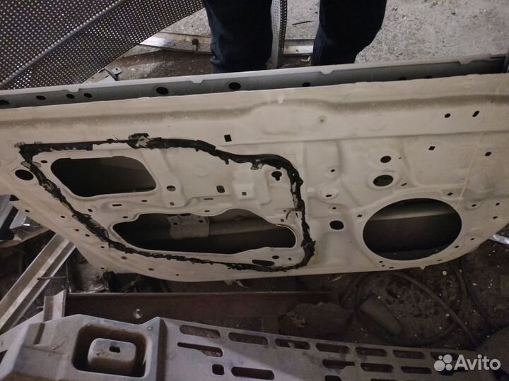 Дверь Toyota Camry 50 левая передняя