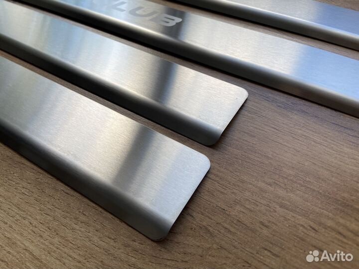 Оригинальные накладки на пороги LADA Largus Club