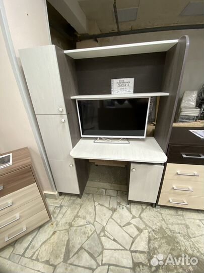 В наличии компьютерный стол с солдатиком