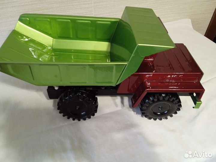 Машинка-самосвал