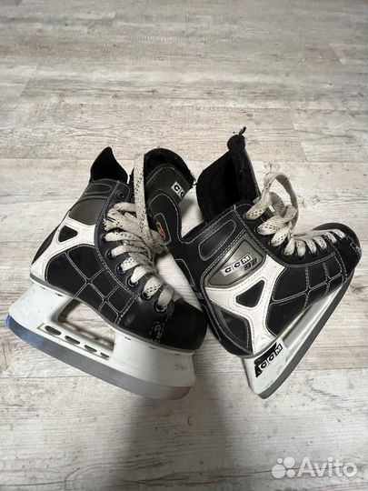 Хоккейные коньки CCM 35размер