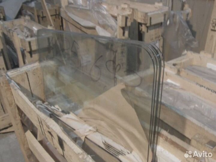 Стекло боковое левое форточка передняя