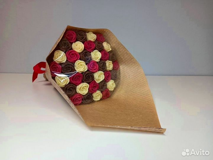 Букет из 37-ми Шоколадных Роз к 14 Февраля