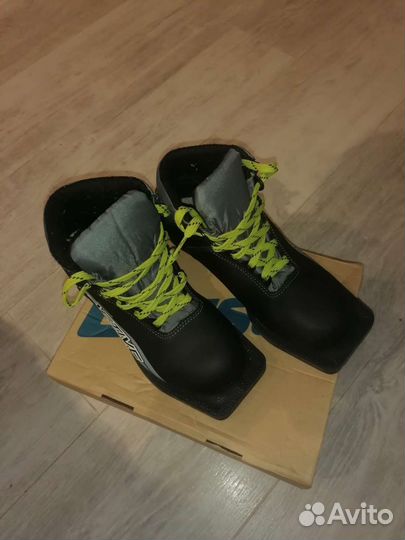 Лыжные ботинки